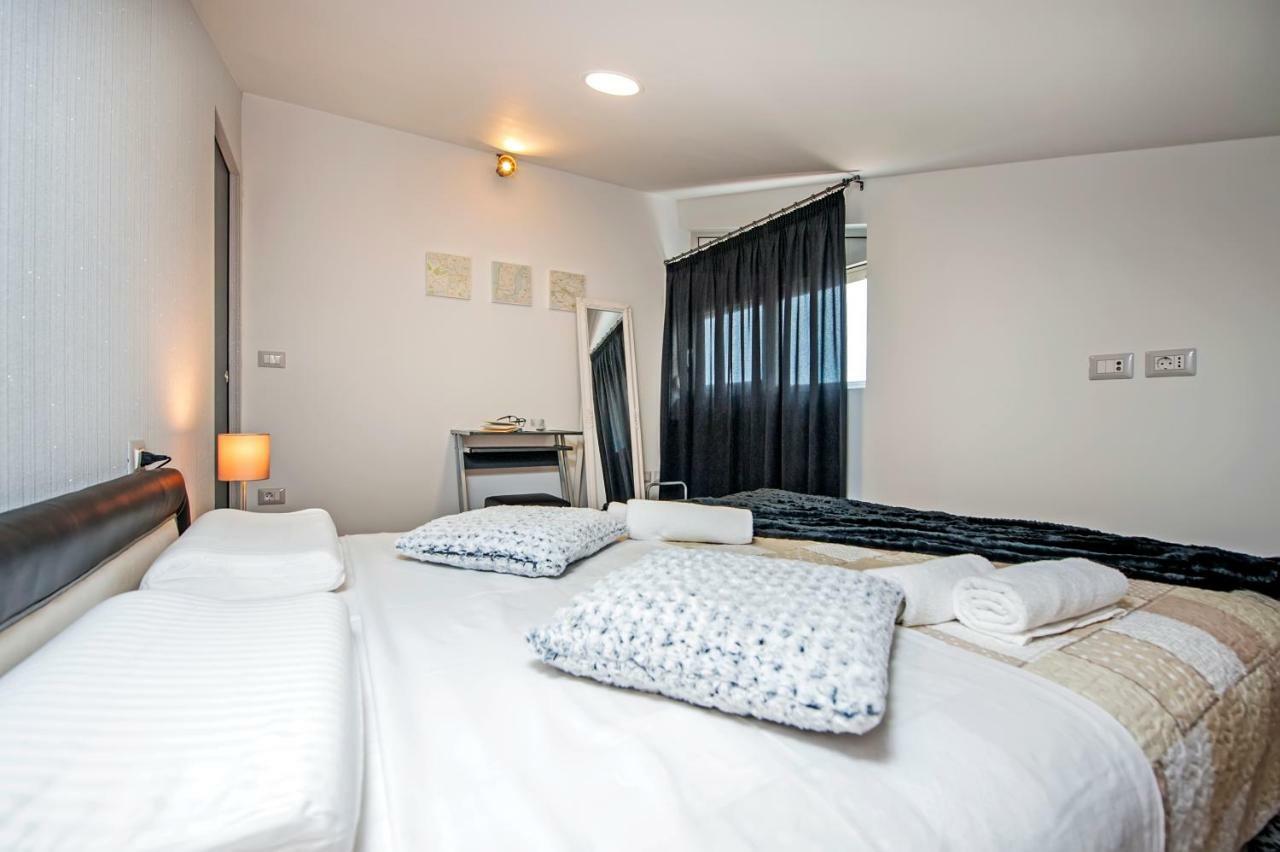 רוביני Lakovich Sea View Apartments מראה חיצוני תמונה