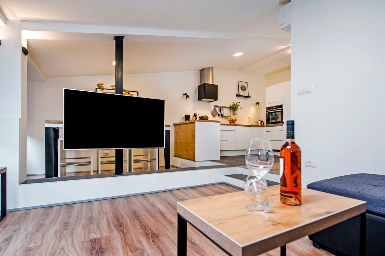 רוביני Lakovich Sea View Apartments מראה חיצוני תמונה