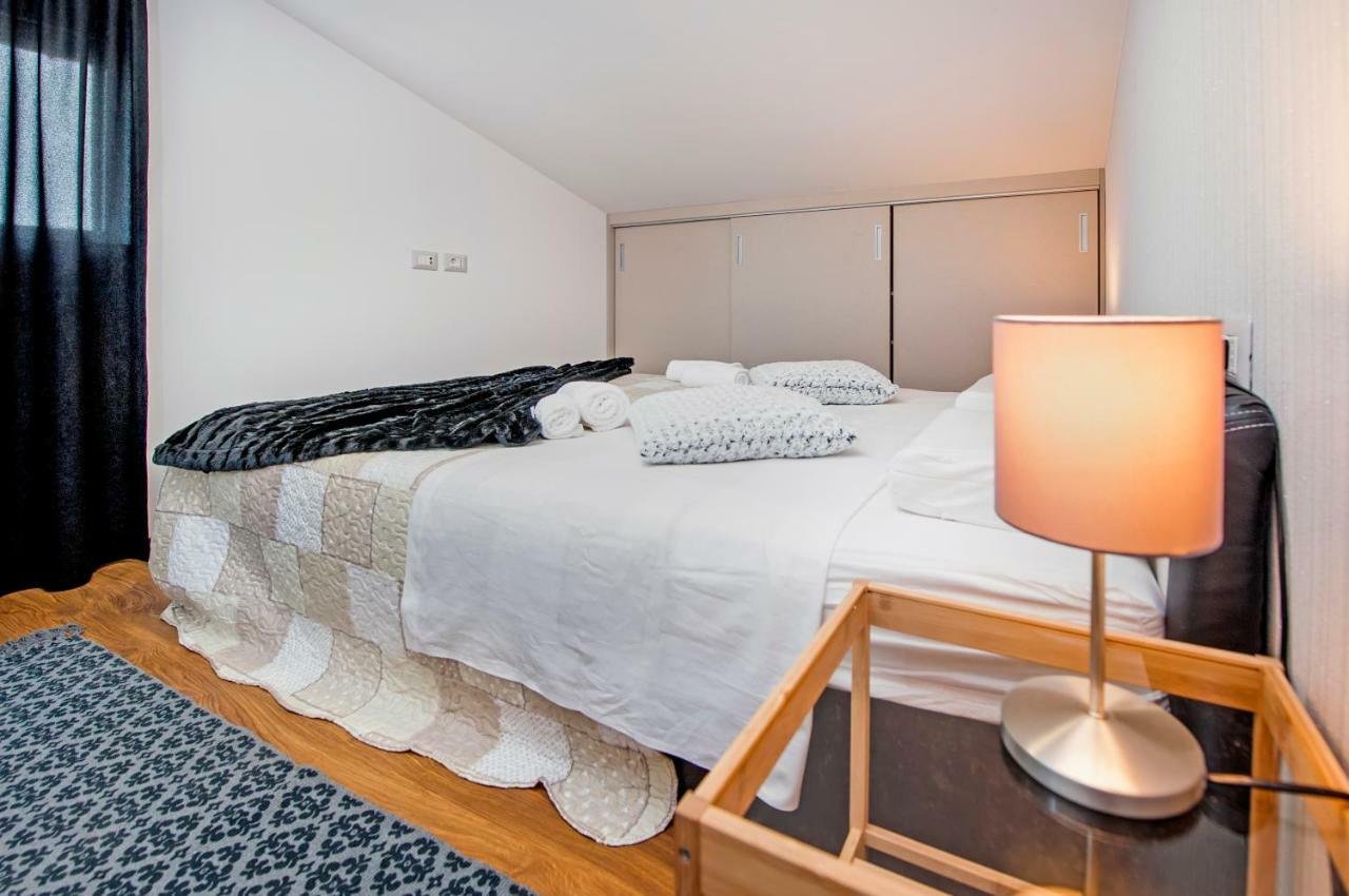 רוביני Lakovich Sea View Apartments מראה חיצוני תמונה