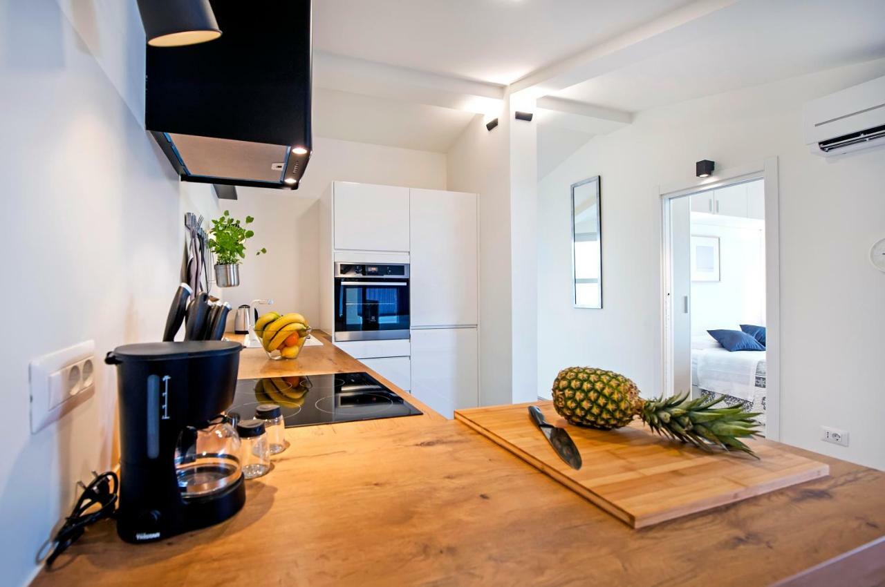 רוביני Lakovich Sea View Apartments מראה חיצוני תמונה