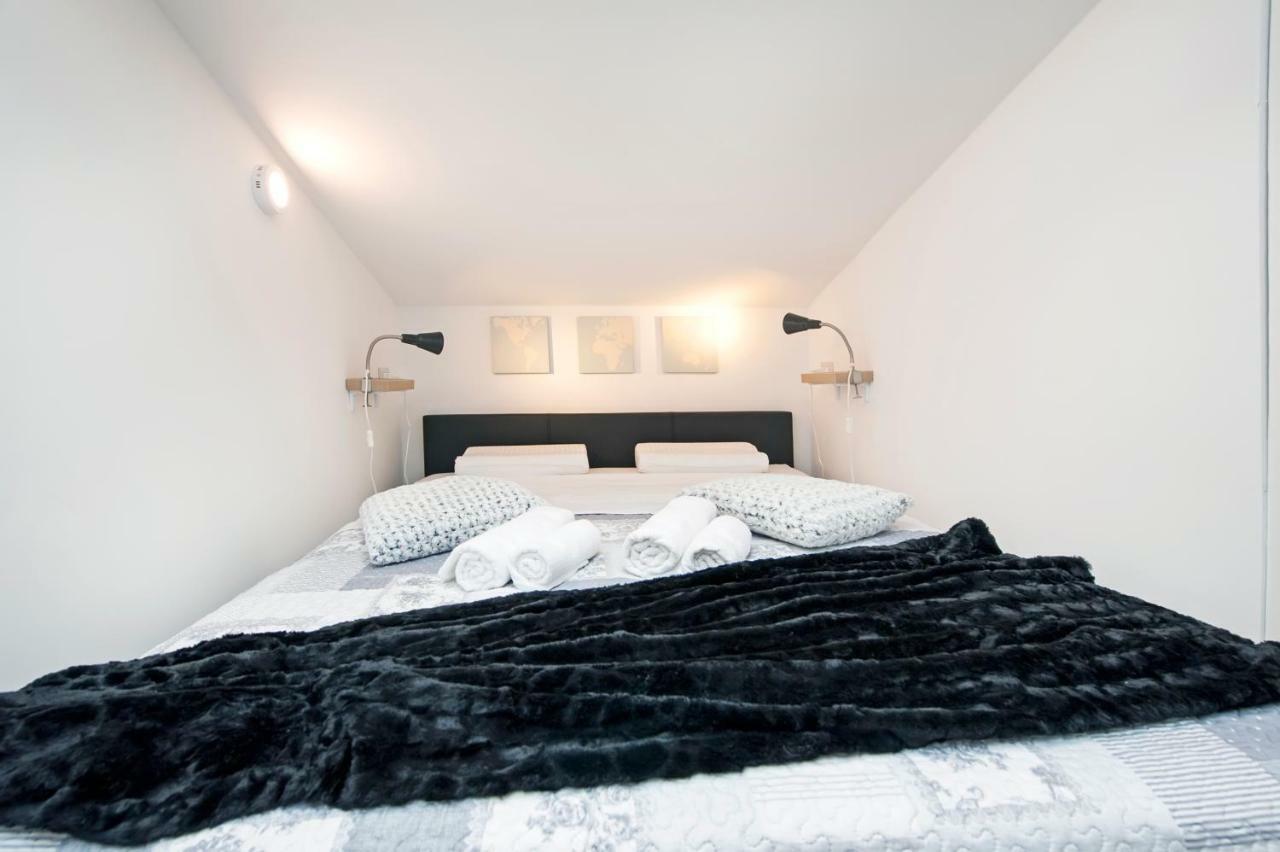 רוביני Lakovich Sea View Apartments מראה חיצוני תמונה