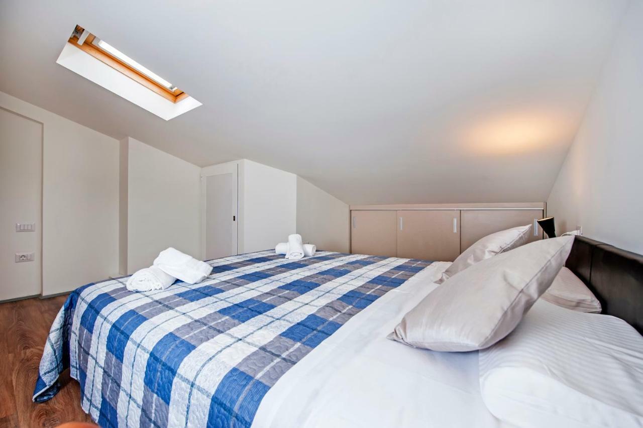 רוביני Lakovich Sea View Apartments מראה חיצוני תמונה