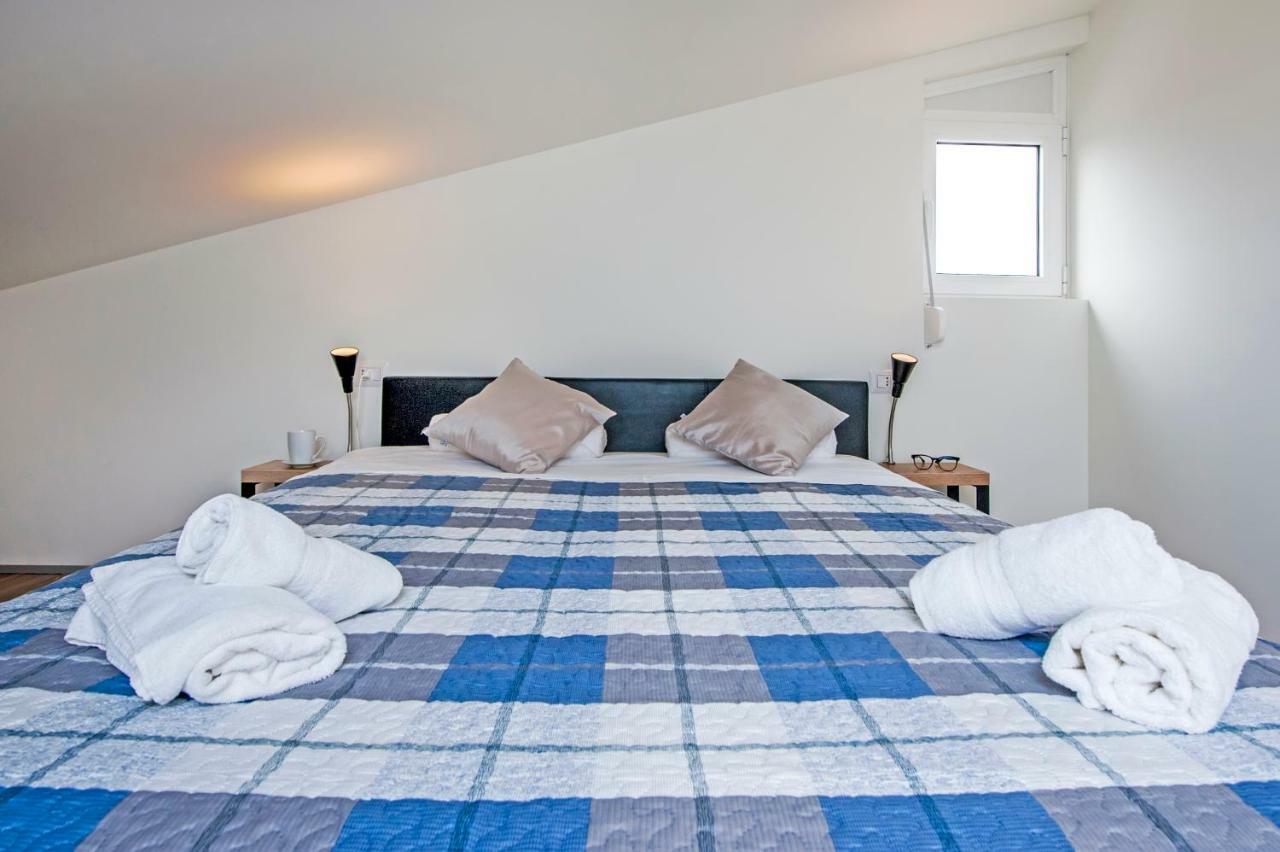 רוביני Lakovich Sea View Apartments מראה חיצוני תמונה
